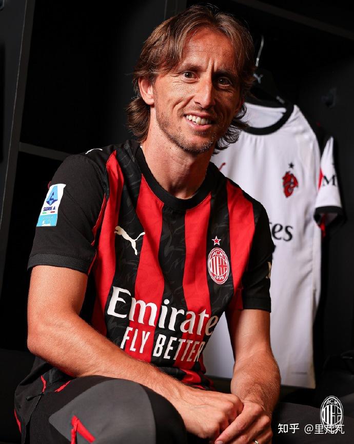 根据目前的情况拜仁明年夏天无意与格雷茨卡续约