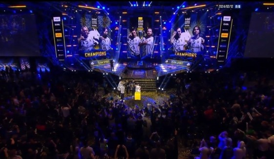 体育山东泰山足球俱乐部“超越·爱”系列公益活动走进东营