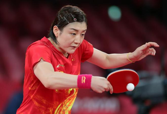 詹俊评国足失利：经验与能力欠缺 战术布置成最大问题